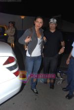 Priyanka Chopra leave for Singapore in International Airport, Mumbai on 13th Jan 2011 (2).JPG